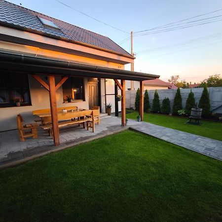 Vikendovy Dom Hlboka Villa ดูนาจสก้า สเตรด้า ภายนอก รูปภาพ